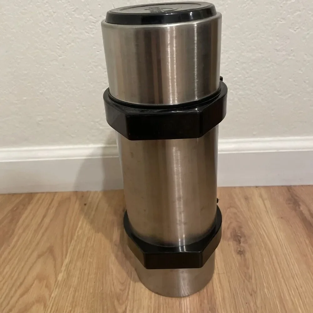 Igloo Thermos, Hot And Cold Drinks, 4 Pieces, Collapsible Handle For Storage 1 L